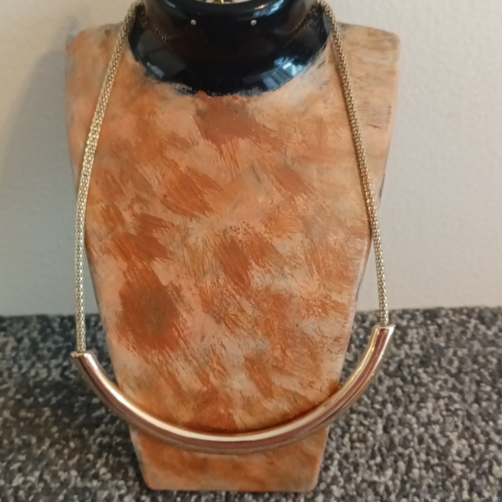 Ann Taylor Gold tone chain arc necklace